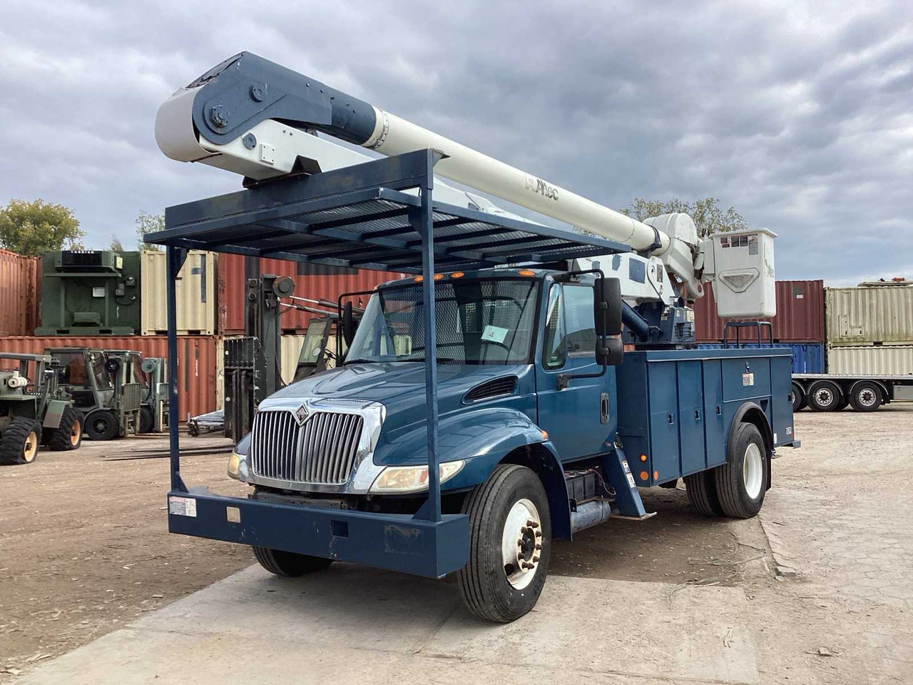 2005 INTERNATIONAL 4300 SBA 4X2 TRUCK-MOUNTED BOOM LIFT - Camion: photos 1 2005 INTERNATIONAL 4300 SBA 4X2 TRUCK-MOUNTED BOOM LIFT - Camion: photos 1