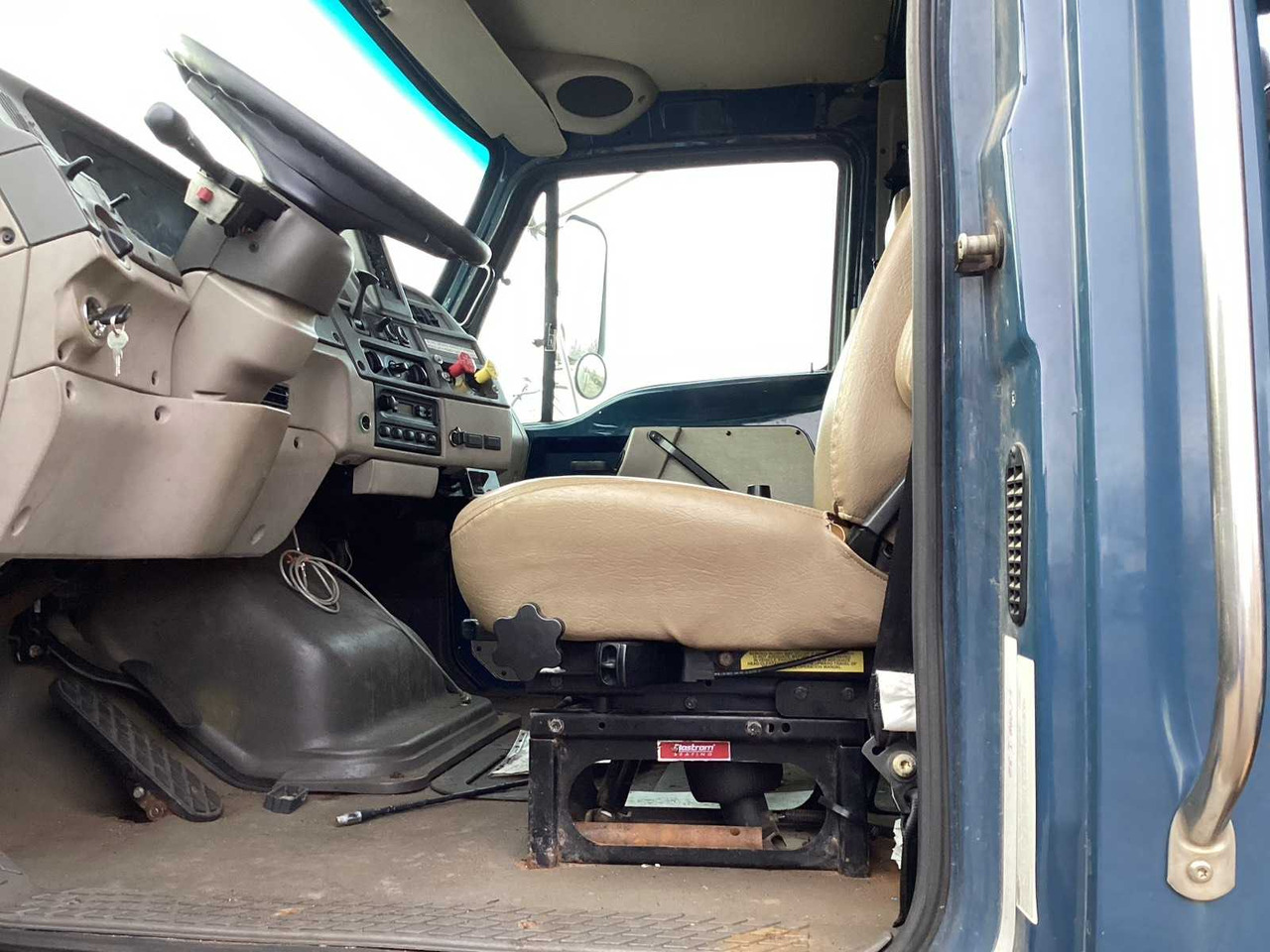 2005 STERLING LT 9500 TRUCK - Camion: photos 5 2005 STERLING LT 9500 TRUCK - Camion: photos 5