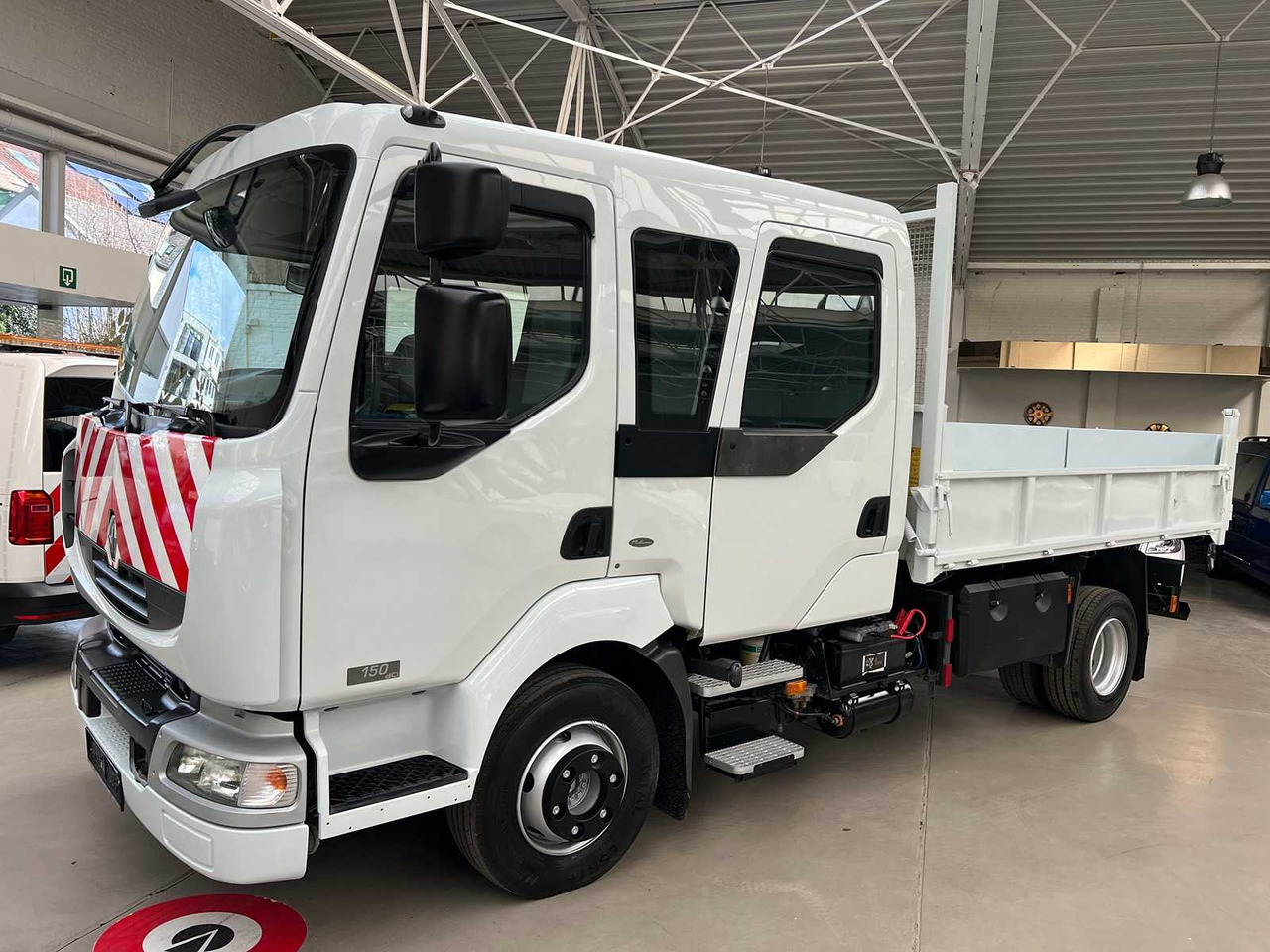 2006 RENAULT MIDLUM DOUBLE CAB TIPPER - Camion: photos 3 2006 RENAULT MIDLUM DOUBLE CAB TIPPER - Camion: photos 3