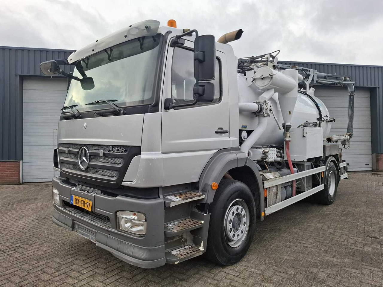 2009 MERCEDES-BENZ AXOR 1829 L GULLY VACUUM TRUCK - Camion: photos 1 2009 MERCEDES-BENZ AXOR 1829 L GULLY VACUUM TRUCK - Camion: photos 1