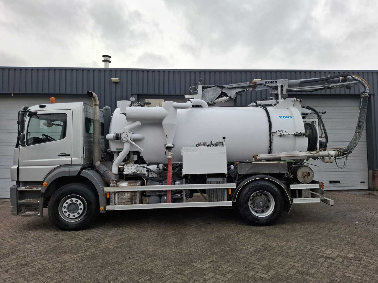 2009 MERCEDES-BENZ AXOR 1829 L GULLY VACUUM TRUCK - Camion: photos 2 2009 MERCEDES-BENZ AXOR 1829 L GULLY VACUUM TRUCK - Camion: photos 2