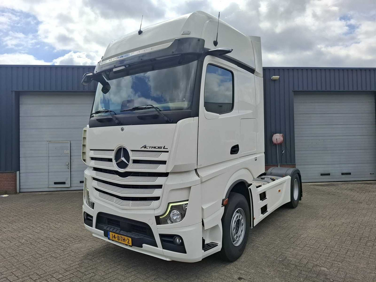 2022 MERCEDES-BENZ ACTROS 1945 4X2 GIGASPACE TRUCK - Camion: photos 1 2022 MERCEDES-BENZ ACTROS 1945 4X2 GIGASPACE TRUCK - Camion: photos 1