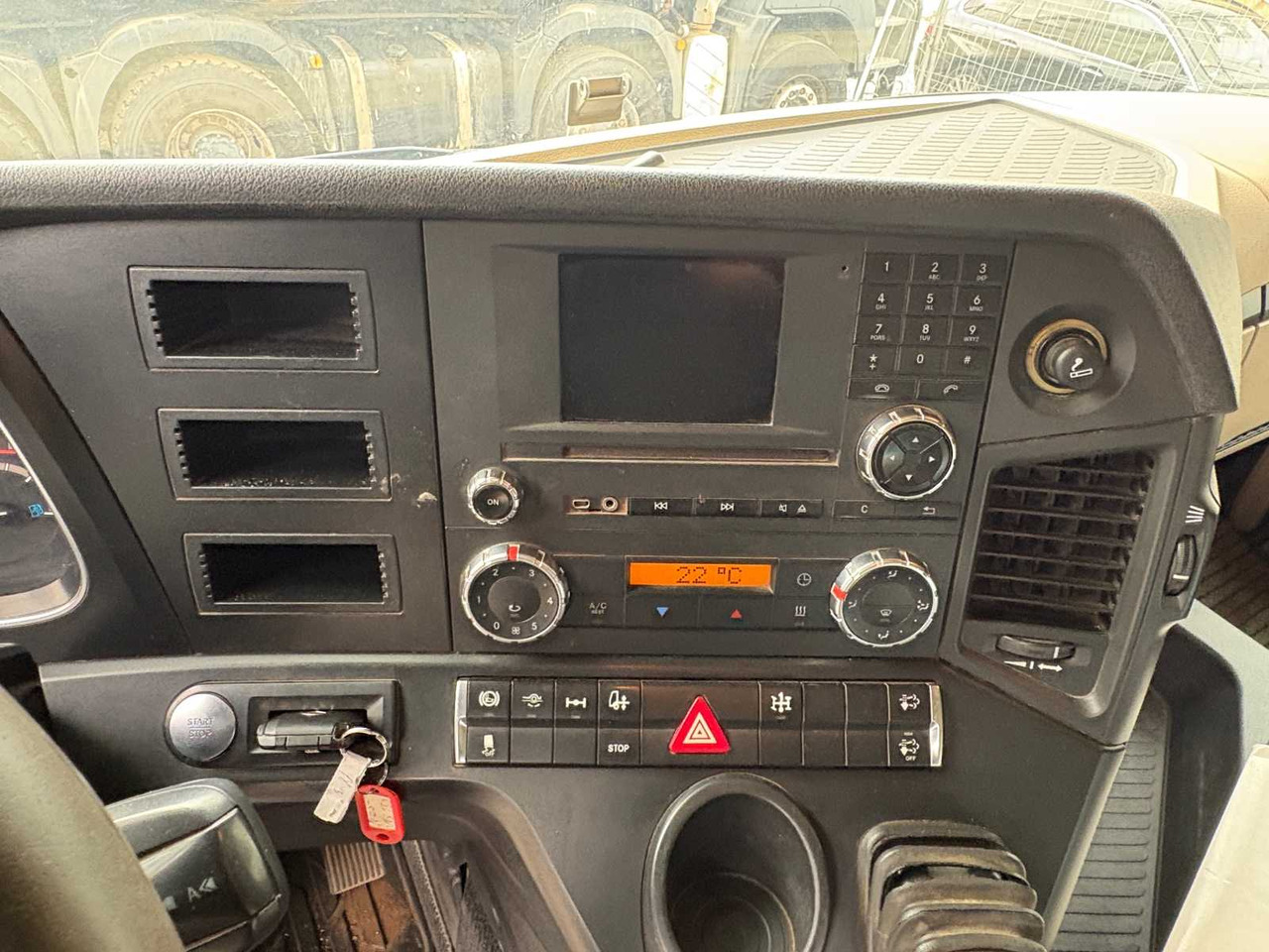 Camion MERCEDES-BENZ ACTROS 1843 TRACTOR: photos 12