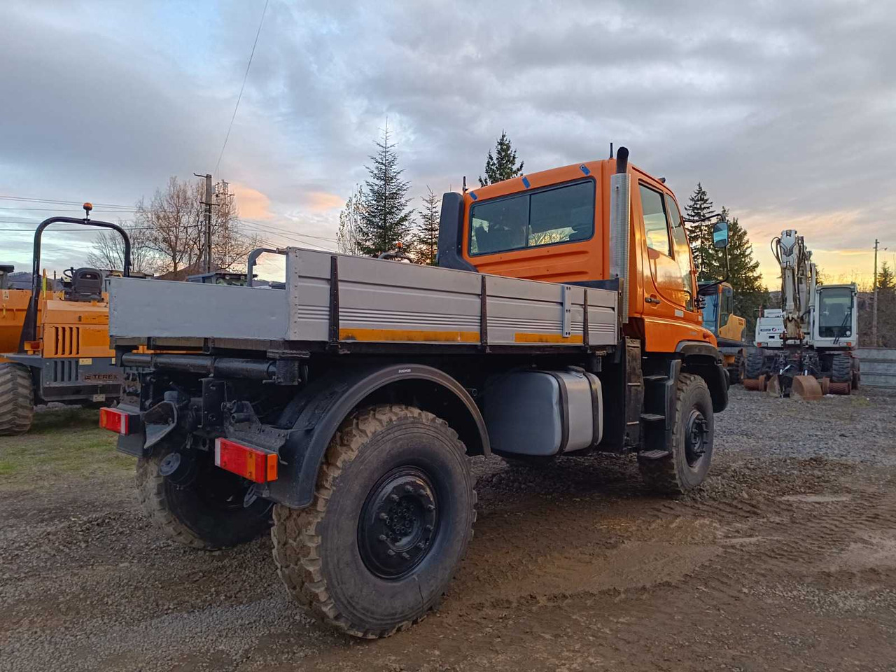 Camion UNIMOG - U 400 - TRUCK - 2001: photos 6 Camion UNIMOG - U 400 - TRUCK - 2001: photos 6