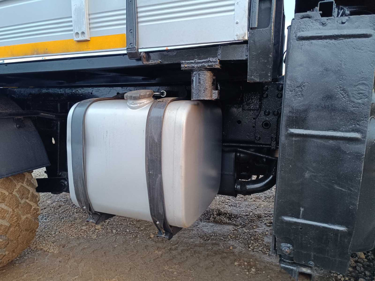 Camion UNIMOG - U 400 - TRUCK - 2001: photos 21 Camion UNIMOG - U 400 - TRUCK - 2001: photos 21