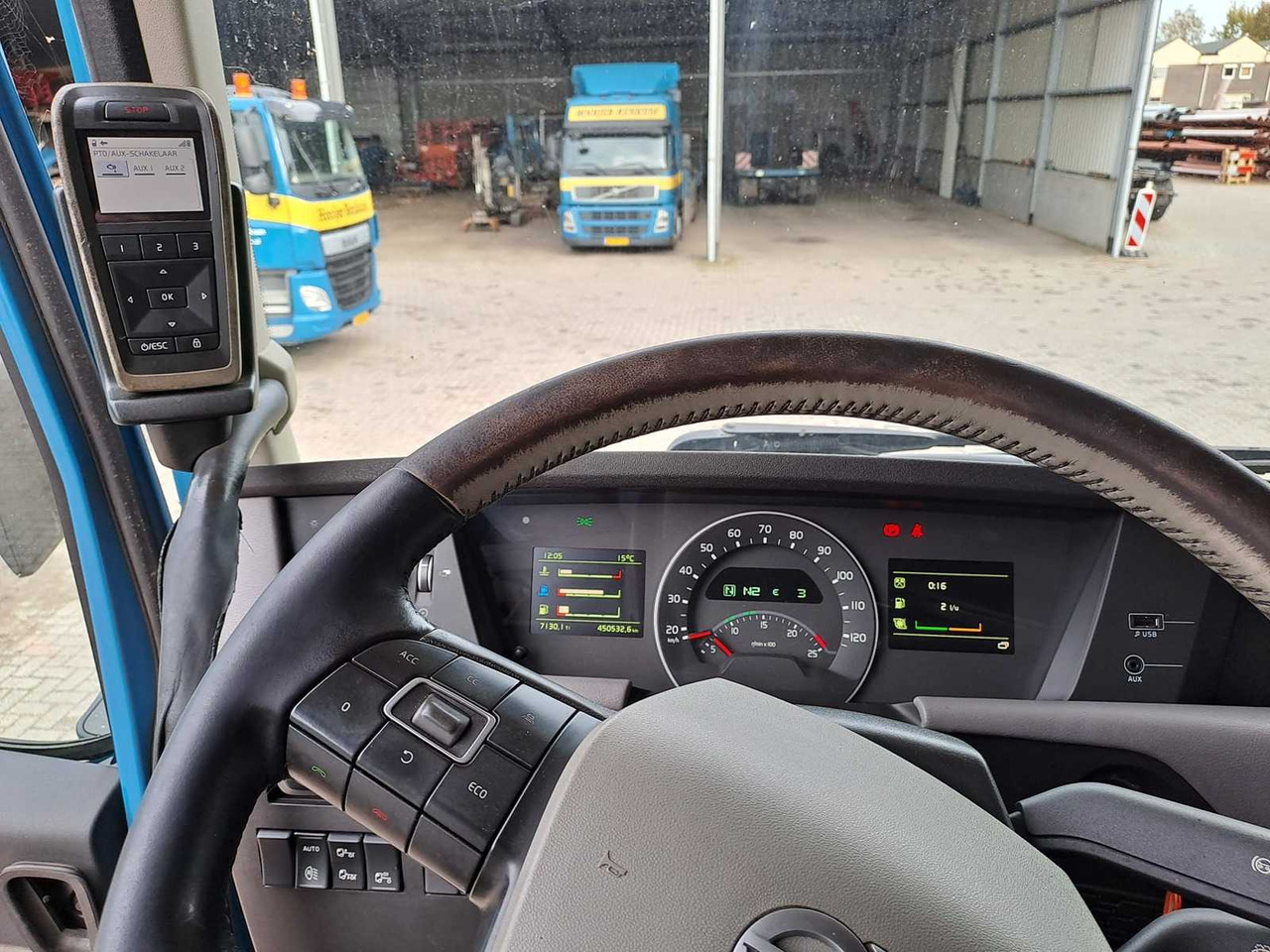 Camion VOLVO - 2016 - FH4 540 I-SHIFT - TRUCK WITH PALFINGER EPSILON Q150L/97 CRANE: photos 14 Camion VOLVO - 2016 - FH4 540 I-SHIFT - TRUCK WITH PALFINGER EPSILON Q150L/97 CRANE: photos 14