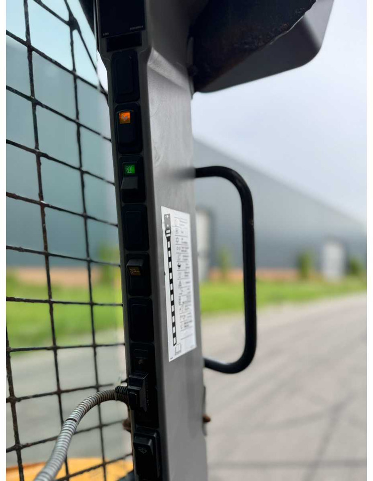 Mini chargeuse Case SR210: photos 10