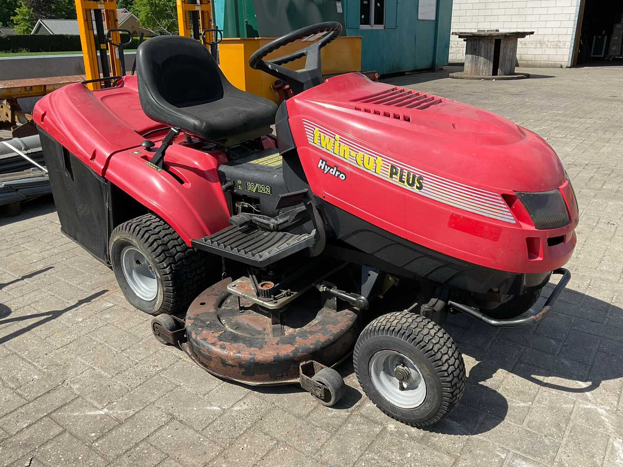 Castelgarden Twin-Cut Plus 122 Hydro - Motofaucheuse: photos 2 Castelgarden Twin-Cut Plus 122 Hydro - Motofaucheuse: photos 2