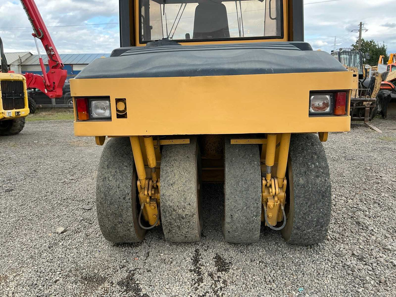 Compacteur à pneus Caterpillar PS 300C: photos 12