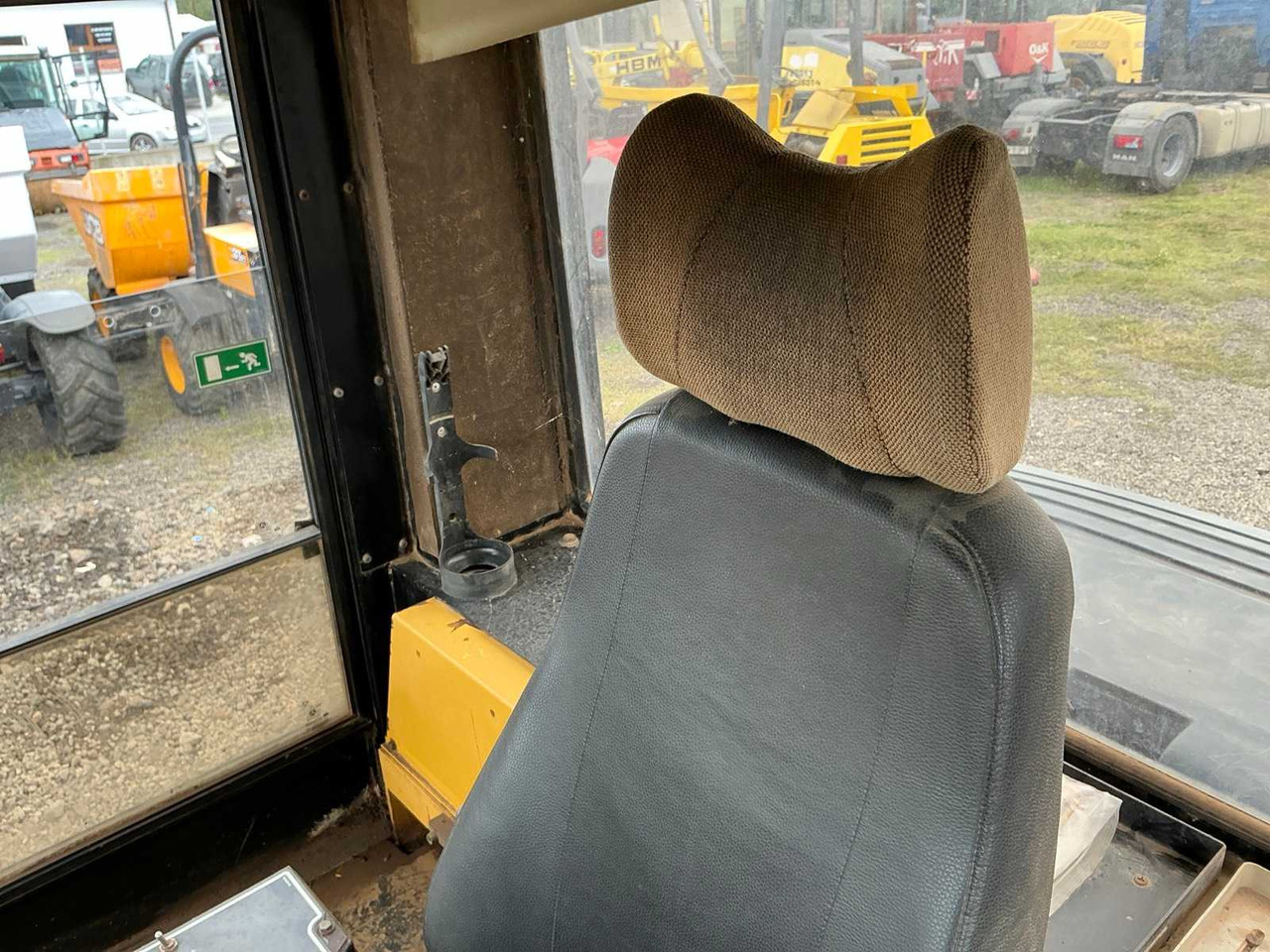 Compacteur à pneus Caterpillar PS 300C: photos 36