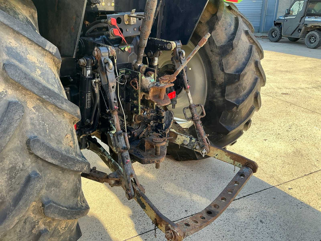 Tracteur agricole DEUTZ-FAHR DX6.06 ALL-WHEEL DRIVE AGRICULTURAL TRACTOR: photos 13