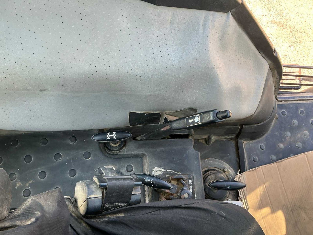 Tracteur agricole DEUTZ-FAHR DX6.06 ALL-WHEEL DRIVE AGRICULTURAL TRACTOR: photos 11