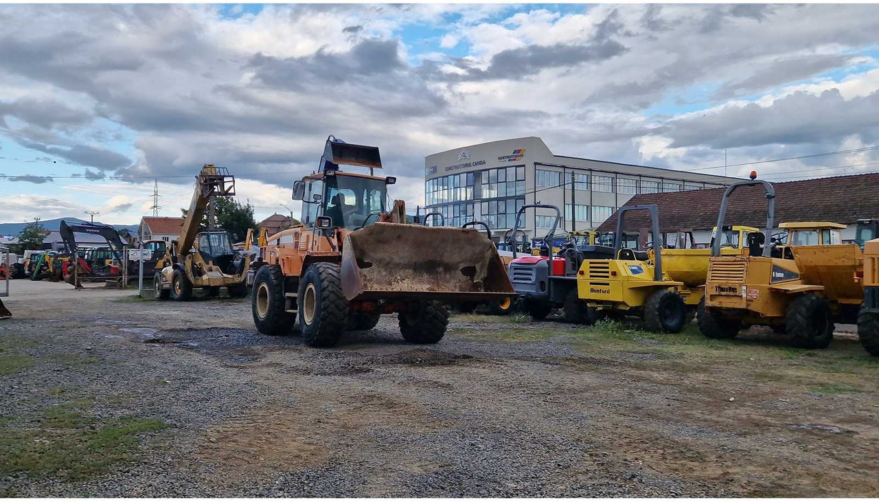 DOOSAN DL200 - Chargeuse sur pneus: photos 5 DOOSAN DL200 - Chargeuse sur pneus: photos 5