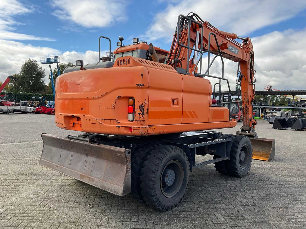 Doosan 2015 DOOSAN DX140W-3 WHEELED EXCAVATOR - Pelle sur pneus: photos 3 Doosan 2015 DOOSAN DX140W-3 WHEELED EXCAVATOR - Pelle sur pneus: photos 3