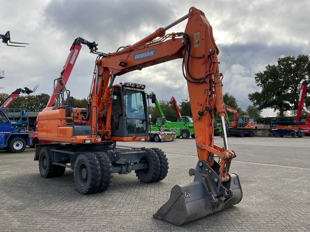 Doosan 2015 DOOSAN DX140W-3 WHEELED EXCAVATOR - Pelle sur pneus: photos 4 Doosan 2015 DOOSAN DX140W-3 WHEELED EXCAVATOR - Pelle sur pneus: photos 4