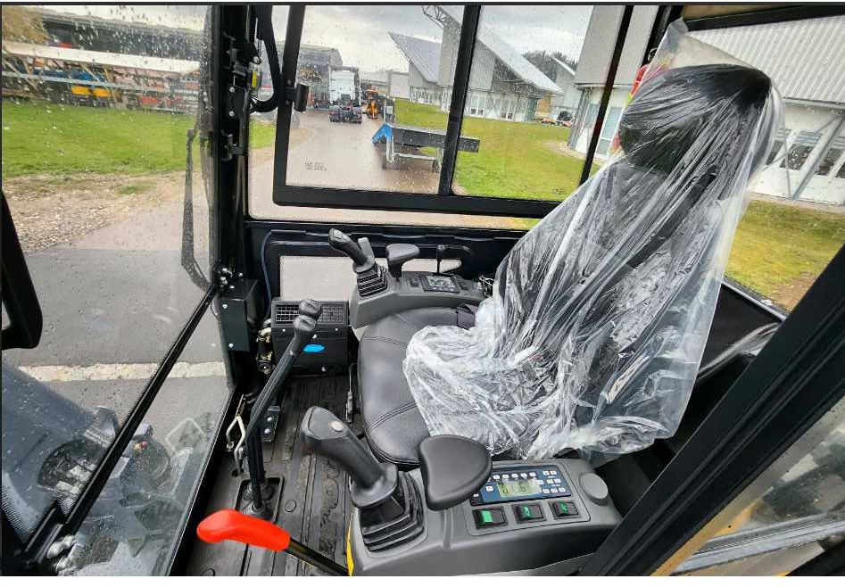 Mini pelle Eurotrac HE18: photos 15