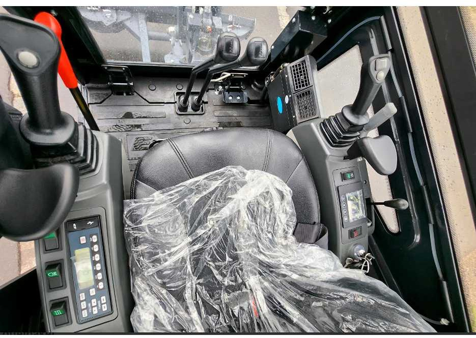 Mini pelle Eurotrac HE18: photos 16