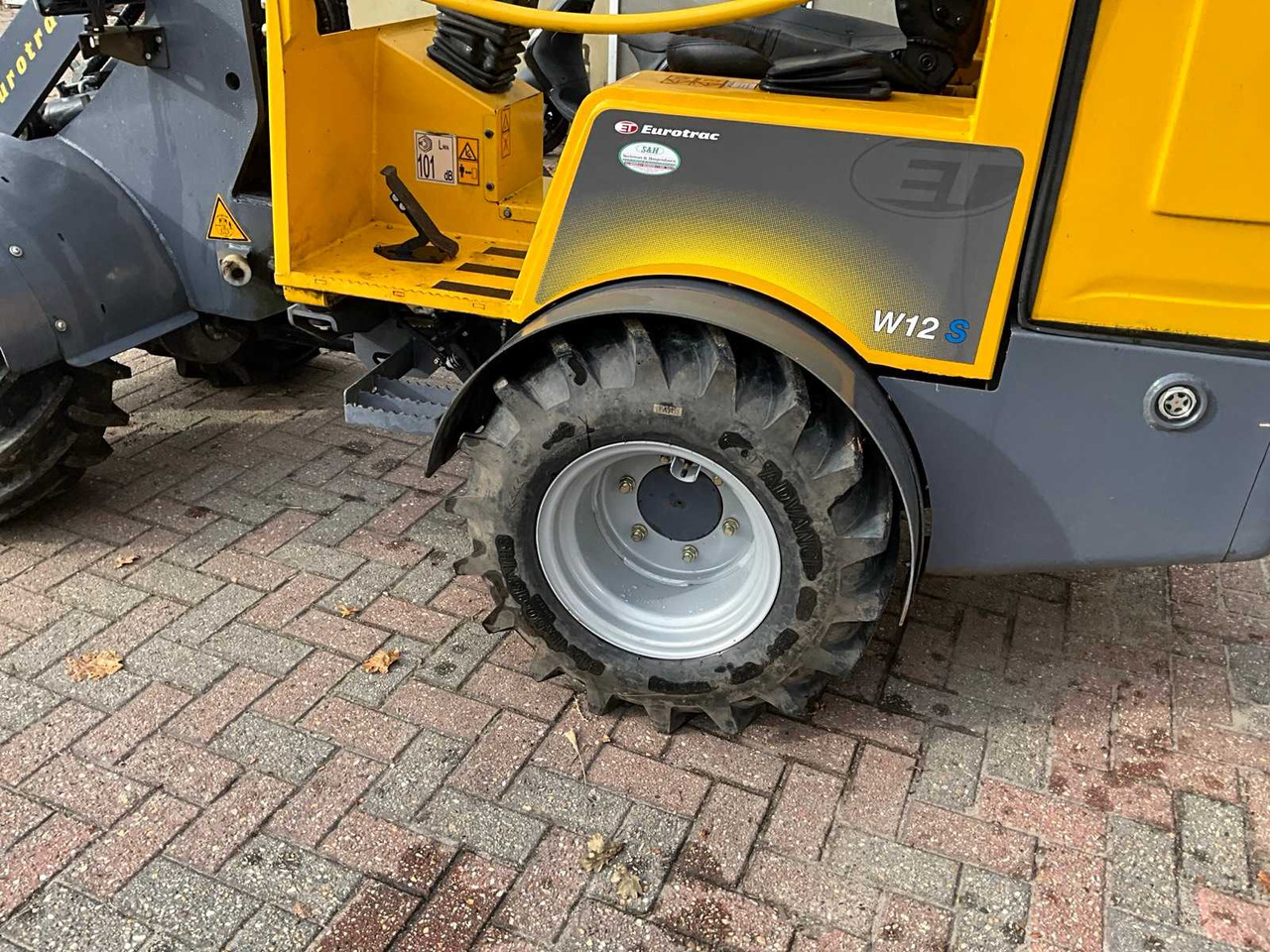 Eurotrac W12S - Chargeuse sur pneus: photos 5 Eurotrac W12S - Chargeuse sur pneus: photos 5