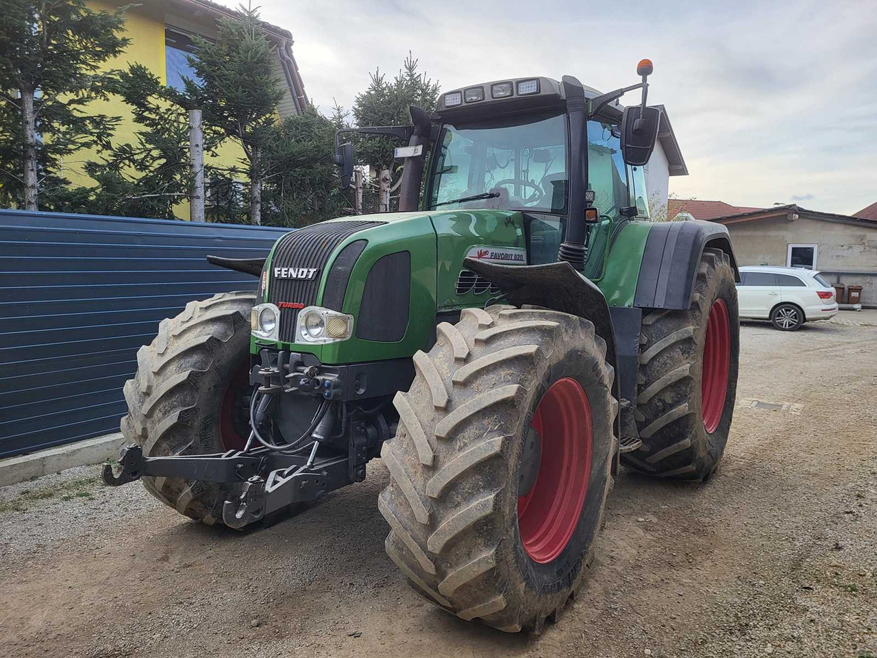FENDT - 920 FAVORIT VARIO - 4-WHEEL DRIVE TRACTOR - 2009 - Tracteur agricole: photos 1 FENDT - 920 FAVORIT VARIO - 4-WHEEL DRIVE TRACTOR - 2009 - Tracteur agricole: photos 1