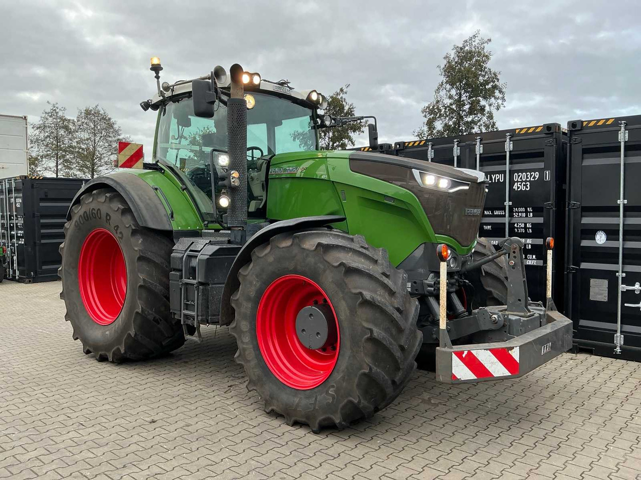 FENDT 934 VARIO ALL-WHEEL DRIVE AGRICULTURAL TRACTOR - Tracteur agricole: photos 5 FENDT 934 VARIO ALL-WHEEL DRIVE AGRICULTURAL TRACTOR - Tracteur agricole: photos 5