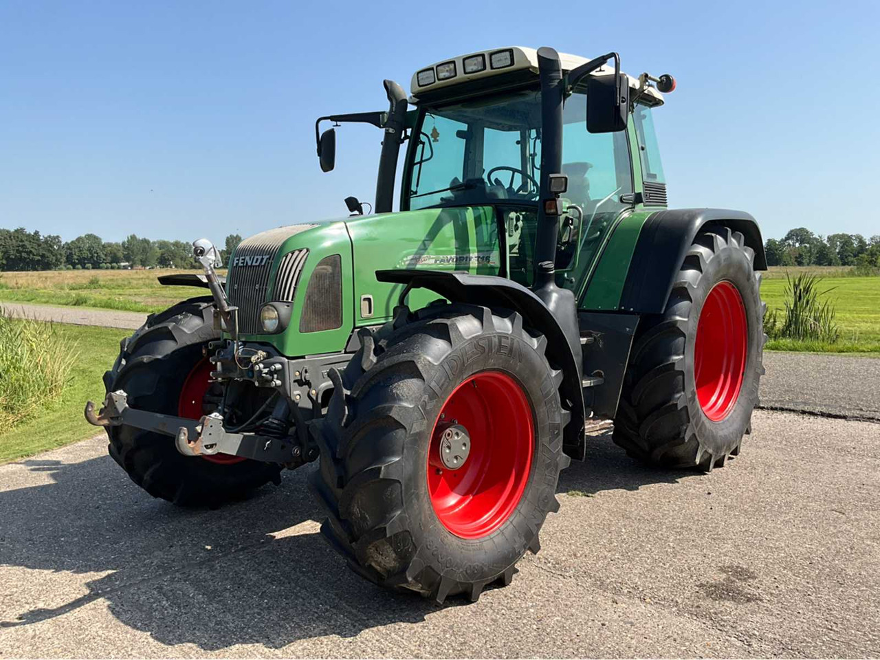 Fendt 2001 FENDT FAVORIT 716 VARIO ALL-WHEEL DRIVE FARM TRACTOR - Tracteur agricole: photos 1 Fendt 2001 FENDT FAVORIT 716 VARIO ALL-WHEEL DRIVE FARM TRACTOR - Tracteur agricole: photos 1