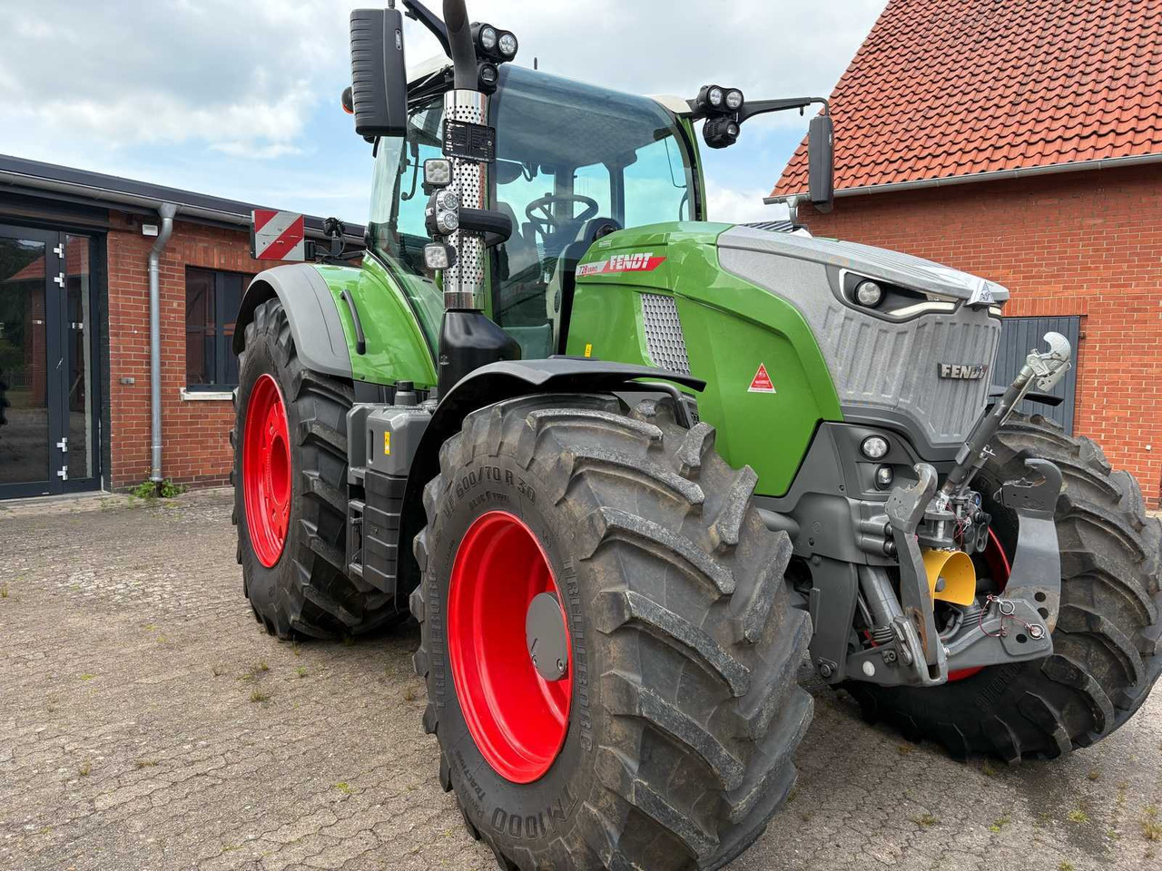 Fendt 2023 FENDT 728 VARIO GEN7 PROFI+ SETTING2 AGRICULTURAL TRACTOR WITH ALL-WHEEL DRIVE - Tracteur agricole: photos 3 Fendt 2023 FENDT 728 VARIO GEN7 PROFI+ SETTING2 AGRICULTURAL TRACTOR WITH ALL-WHEEL DRIVE - Tracteur agricole: photos 3