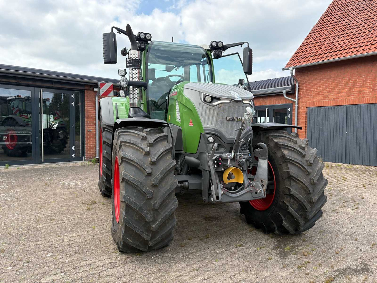 Fendt 2023 FENDT 728 VARIO GEN7 PROFI+ SETTING2 AGRICULTURAL TRACTOR WITH ALL-WHEEL DRIVE - Tracteur agricole: photos 1 Fendt 2023 FENDT 728 VARIO GEN7 PROFI+ SETTING2 AGRICULTURAL TRACTOR WITH ALL-WHEEL DRIVE - Tracteur agricole: photos 1