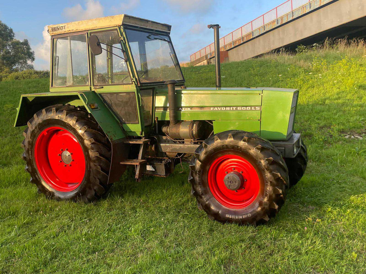 Fendt Favorit 600 LSA - Tracteur agricole: photos 5 Fendt Favorit 600 LSA - Tracteur agricole: photos 5