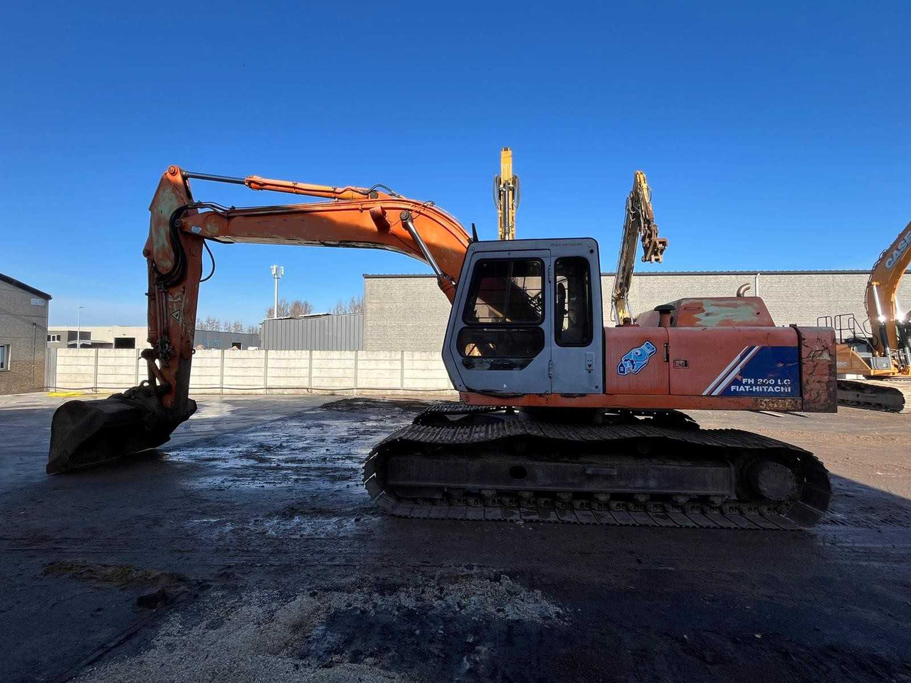 Fiat Hitachi FH 200 LC - Pelle sur chenille: photos 1 Fiat Hitachi FH 200 LC - Pelle sur chenille: photos 1
