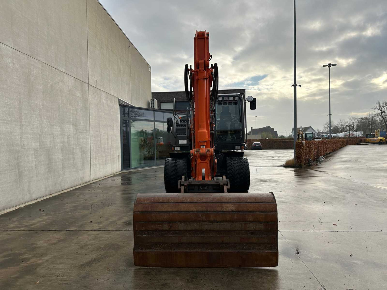 HITACHI - 2012 - ZX145W-3 - WHEELED EXCAVATOR - Pelle sur pneus: photos 2 HITACHI - 2012 - ZX145W-3 - WHEELED EXCAVATOR - Pelle sur pneus: photos 2