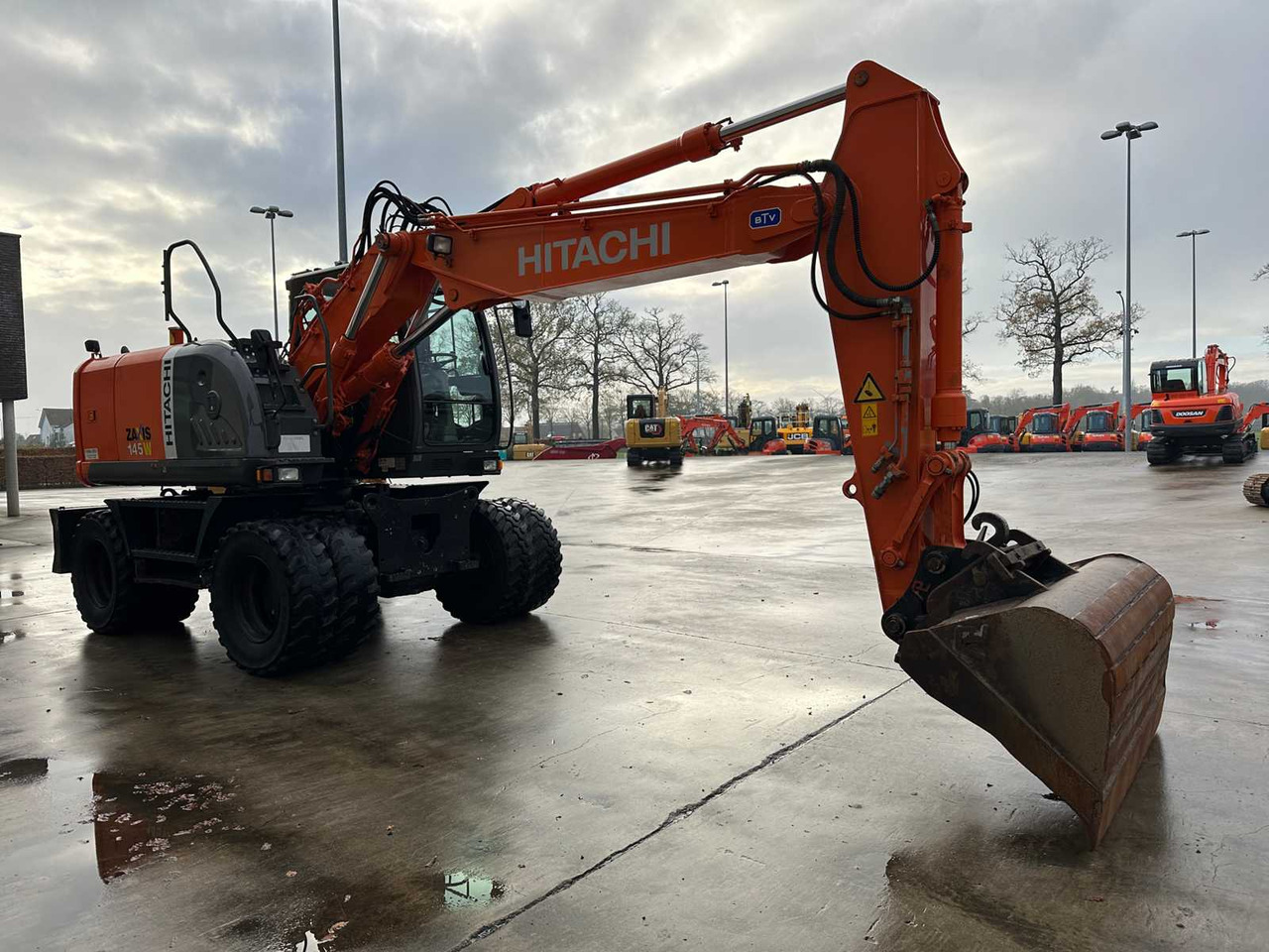 HITACHI - 2012 - ZX145W-3 - WHEELED EXCAVATOR - Pelle sur pneus: photos 3 HITACHI - 2012 - ZX145W-3 - WHEELED EXCAVATOR - Pelle sur pneus: photos 3