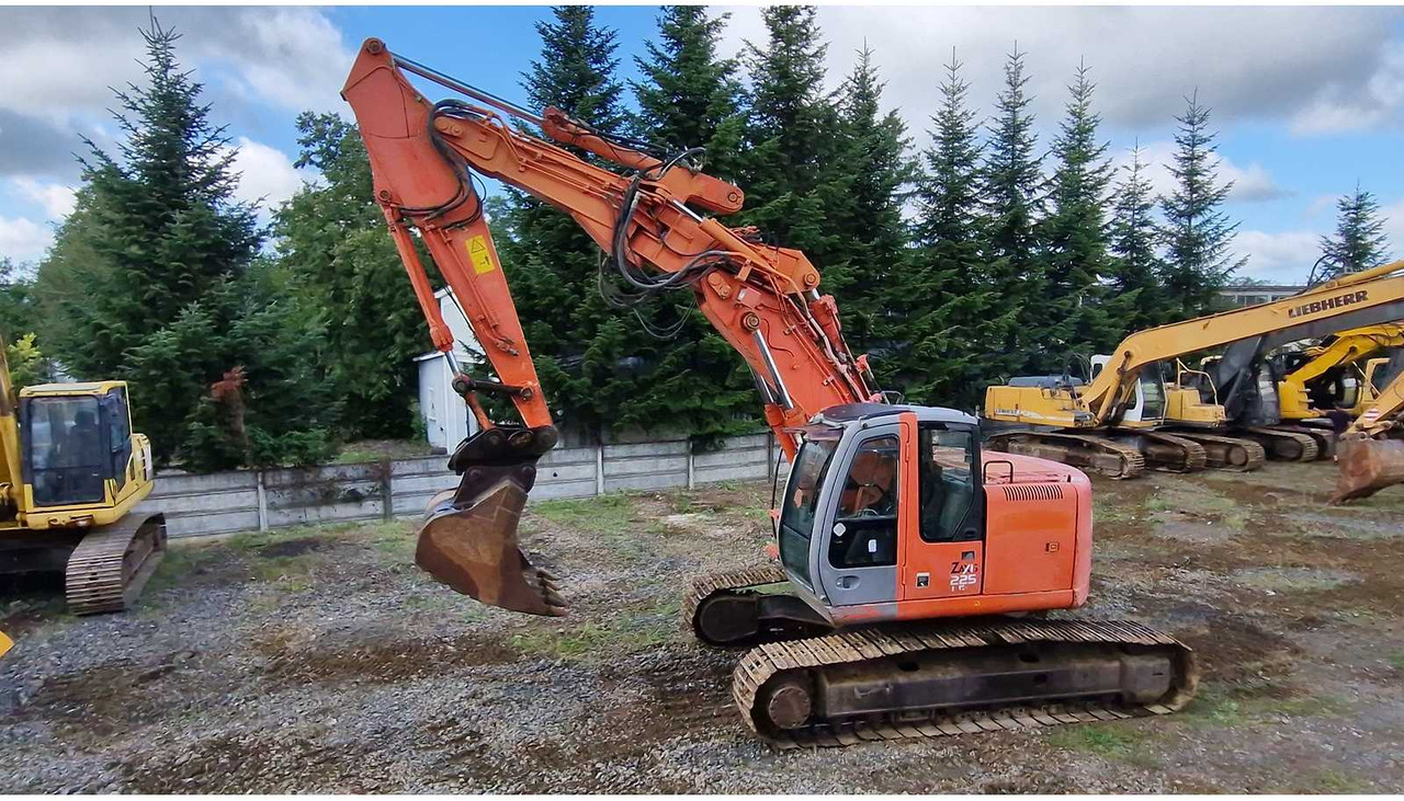 HITACHI ZX225USLC - Pelle sur chenille: photos 5 HITACHI ZX225USLC - Pelle sur chenille: photos 5