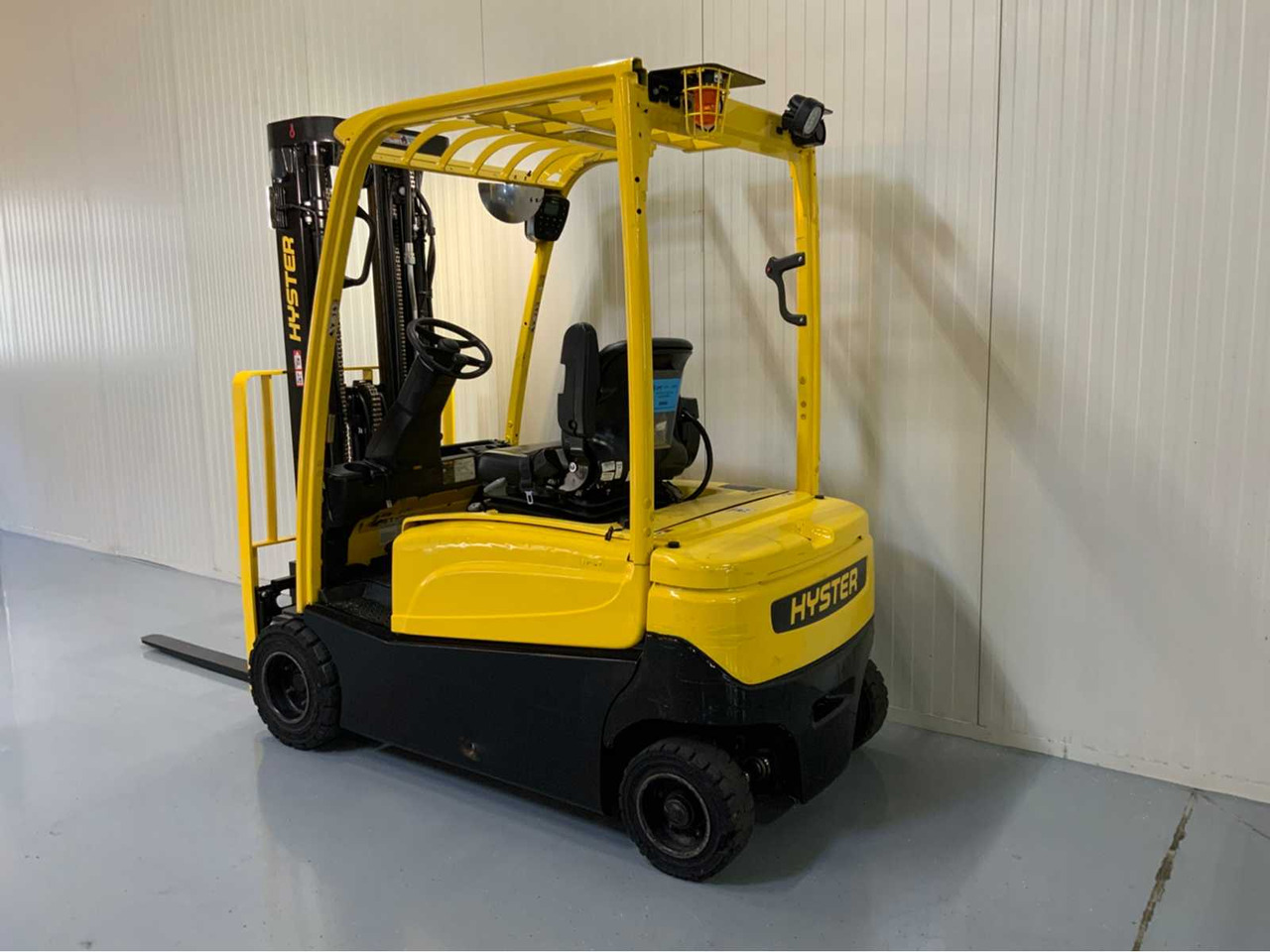 HYSTER - 2018 - J1.8XN - FORKLIFT, TRIPLEX, BLUESPOT, LED LIGHTING - Chariot élévateur: photos 3 HYSTER - 2018 - J1.8XN - FORKLIFT, TRIPLEX, BLUESPOT, LED LIGHTING - Chariot élévateur: photos 3