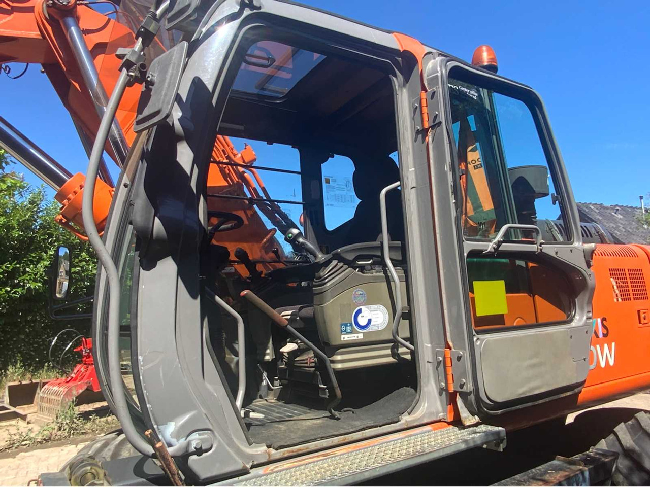 Pelle sur pneus Hitachi ZX 160W: photos 6