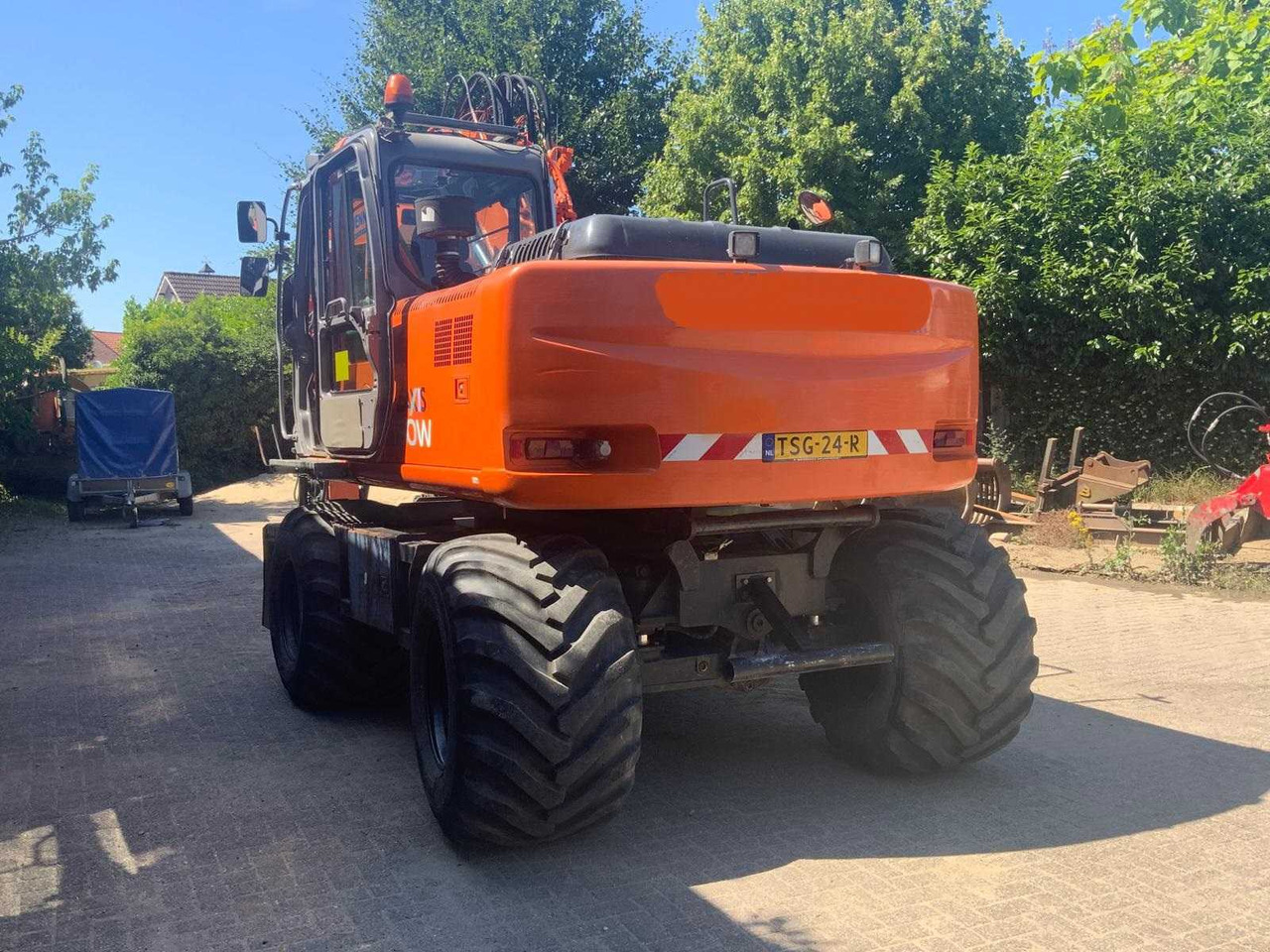 Hitachi ZX 160W - Pelle sur pneus: photos 4 Hitachi ZX 160W - Pelle sur pneus: photos 4