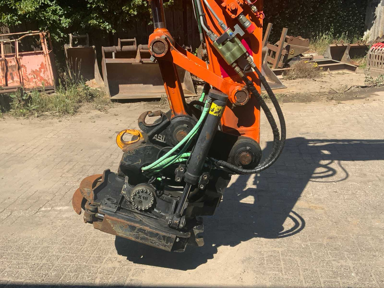 Pelle sur pneus Hitachi ZX 160W: photos 44
