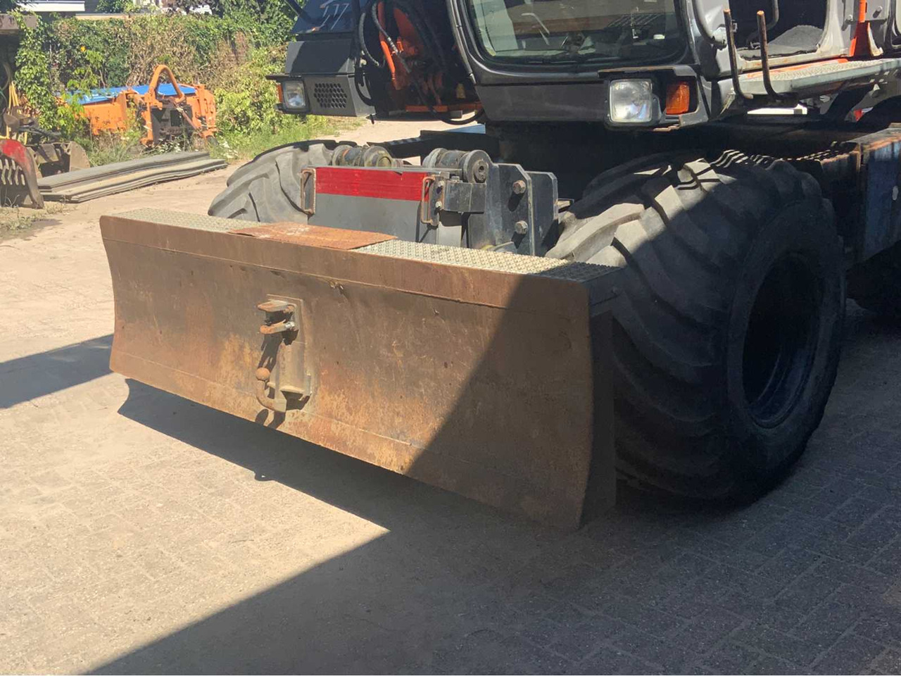 Pelle sur pneus Hitachi ZX 160W: photos 41