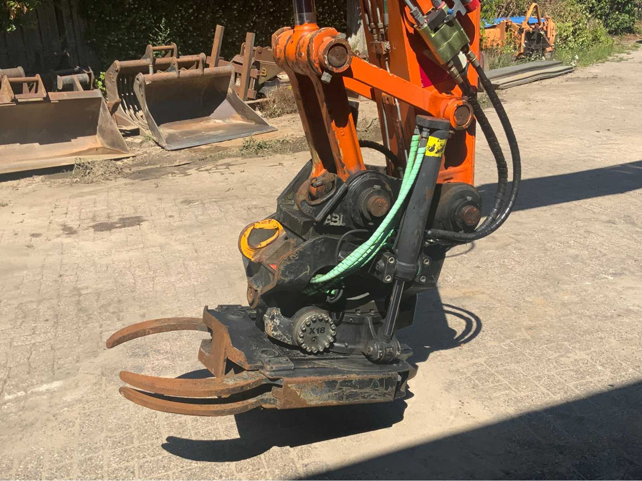 Pelle sur pneus Hitachi ZX 160W: photos 45