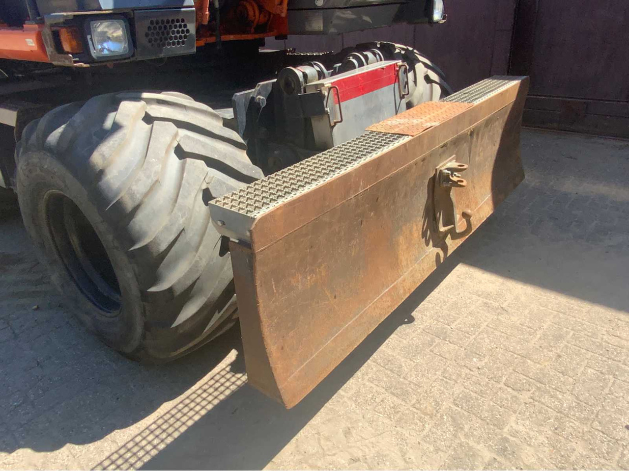 Pelle sur pneus Hitachi ZX 160W: photos 40