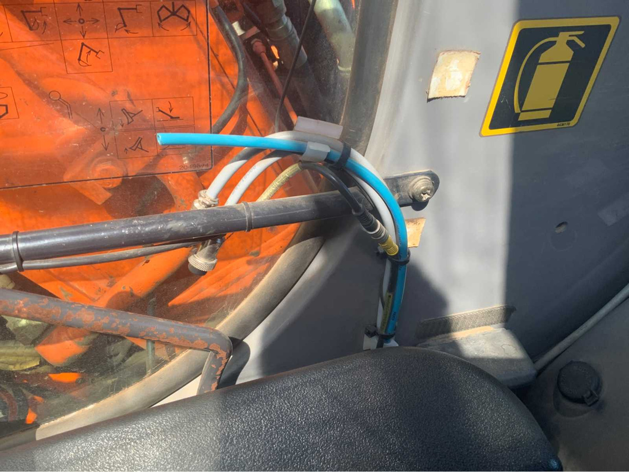 Pelle sur pneus Hitachi ZX 160W: photos 11