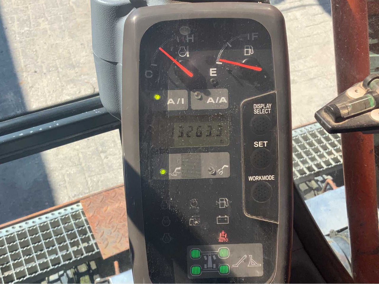 Pelle sur pneus Hitachi ZX 160W: photos 18
