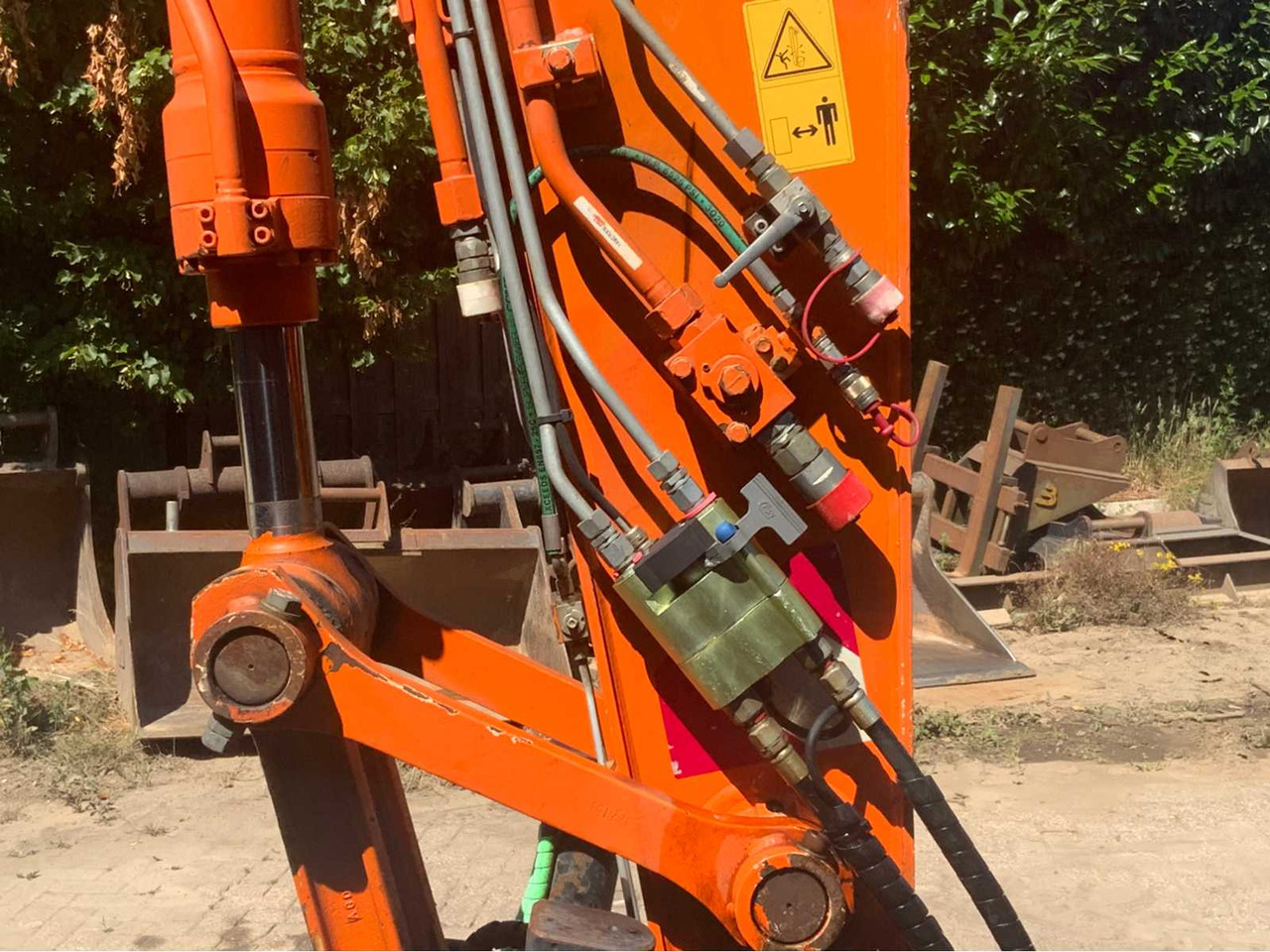 Pelle sur pneus Hitachi ZX 160W: photos 36