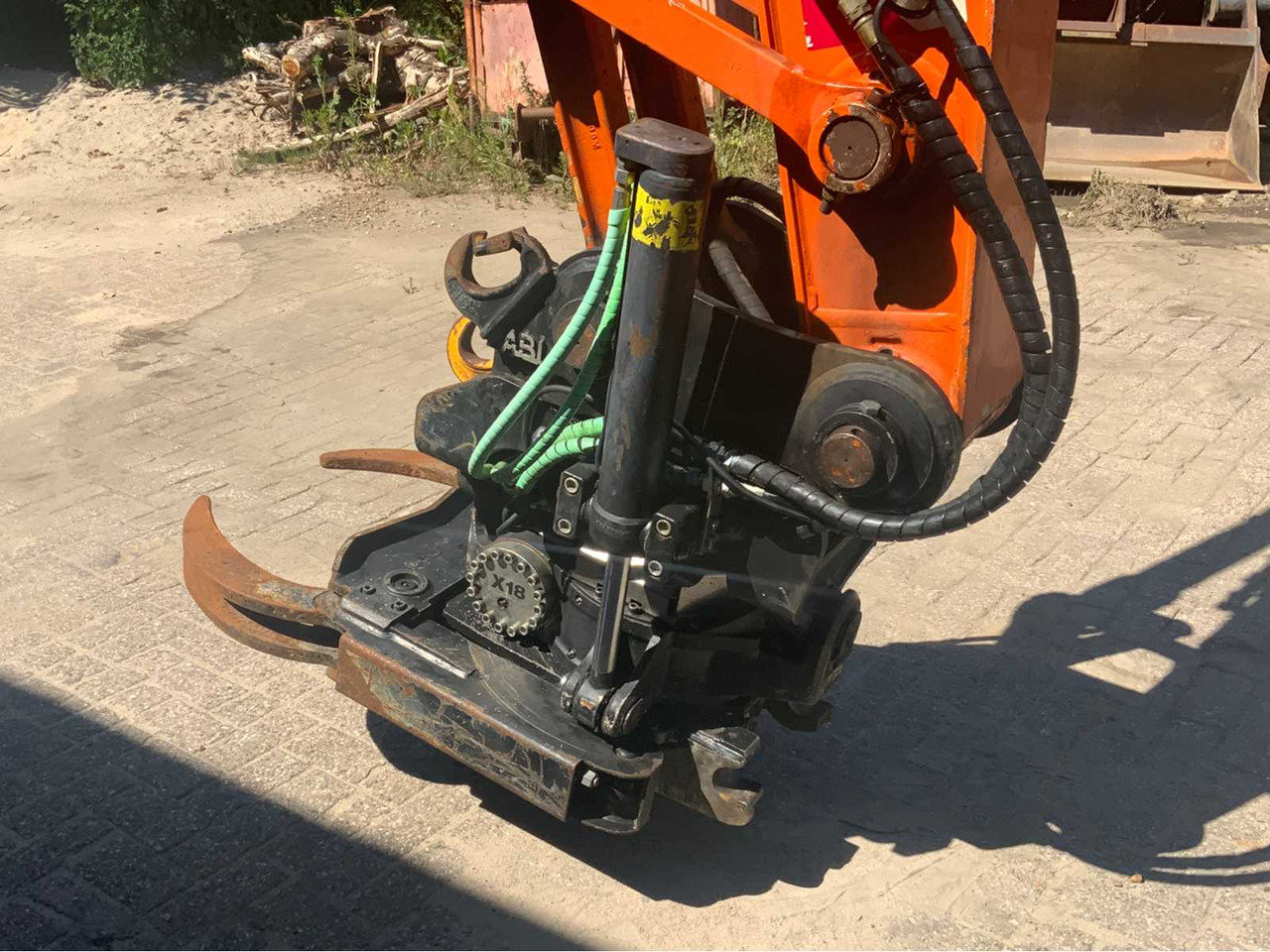 Pelle sur pneus Hitachi ZX 160W: photos 47