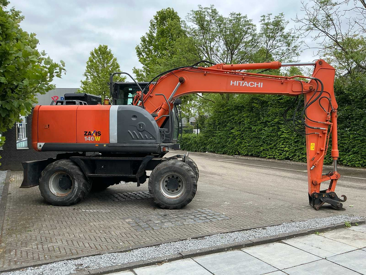 Hitachi ZX140W-3 - Pelle sur pneus: photos 4 Hitachi ZX140W-3 - Pelle sur pneus: photos 4