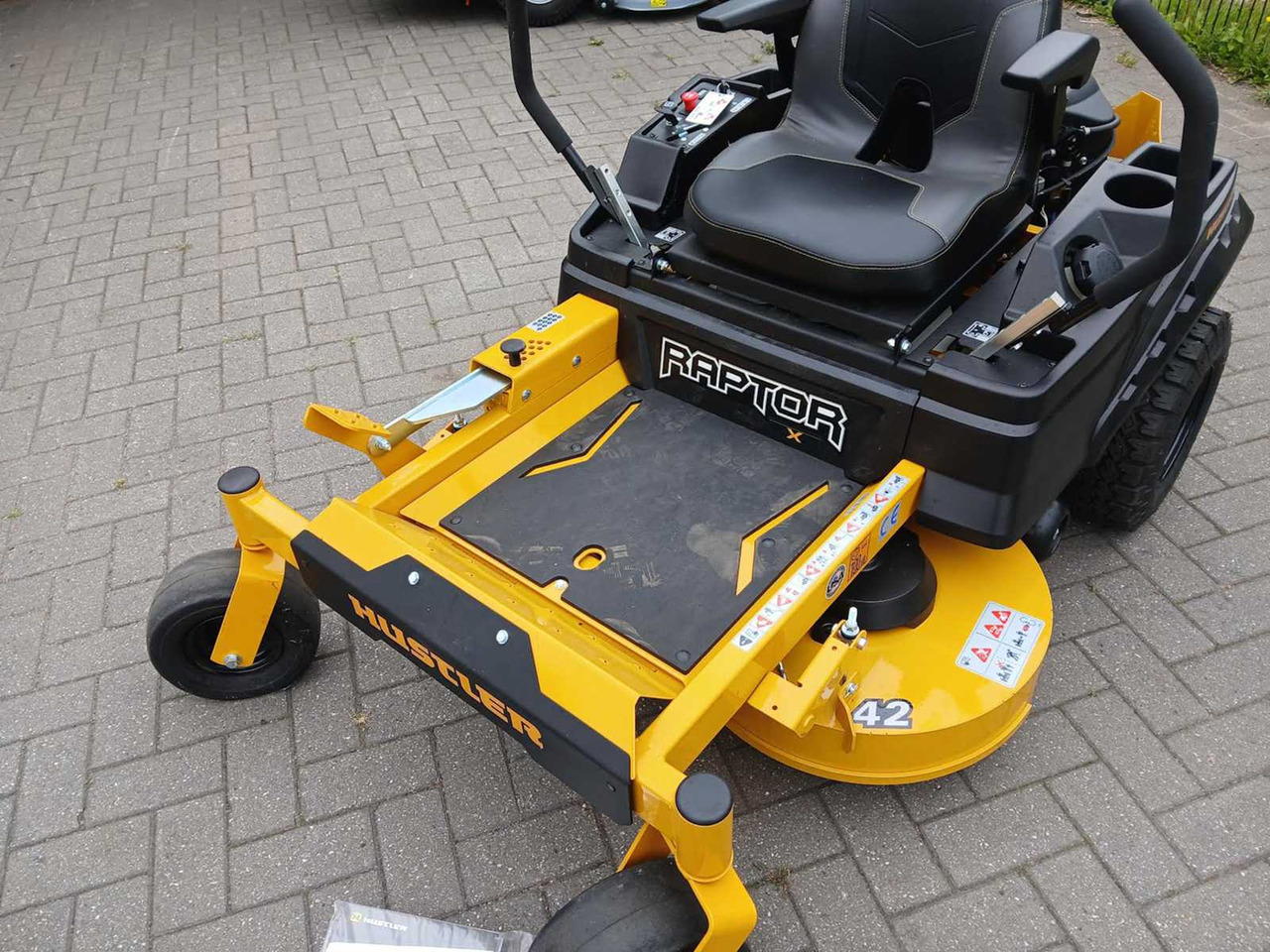 Hustler Raptor - Motofaucheuse: photos 5 Hustler Raptor - Motofaucheuse: photos 5