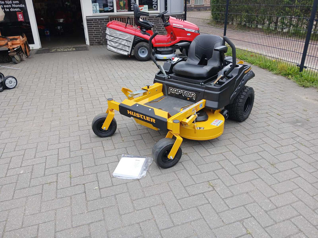 Hustler Raptor - Motofaucheuse: photos 2 Hustler Raptor - Motofaucheuse: photos 2
