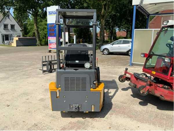 Hytec X100 - Chargeuse sur pneus: photos 5 Hytec X100 - Chargeuse sur pneus: photos 5