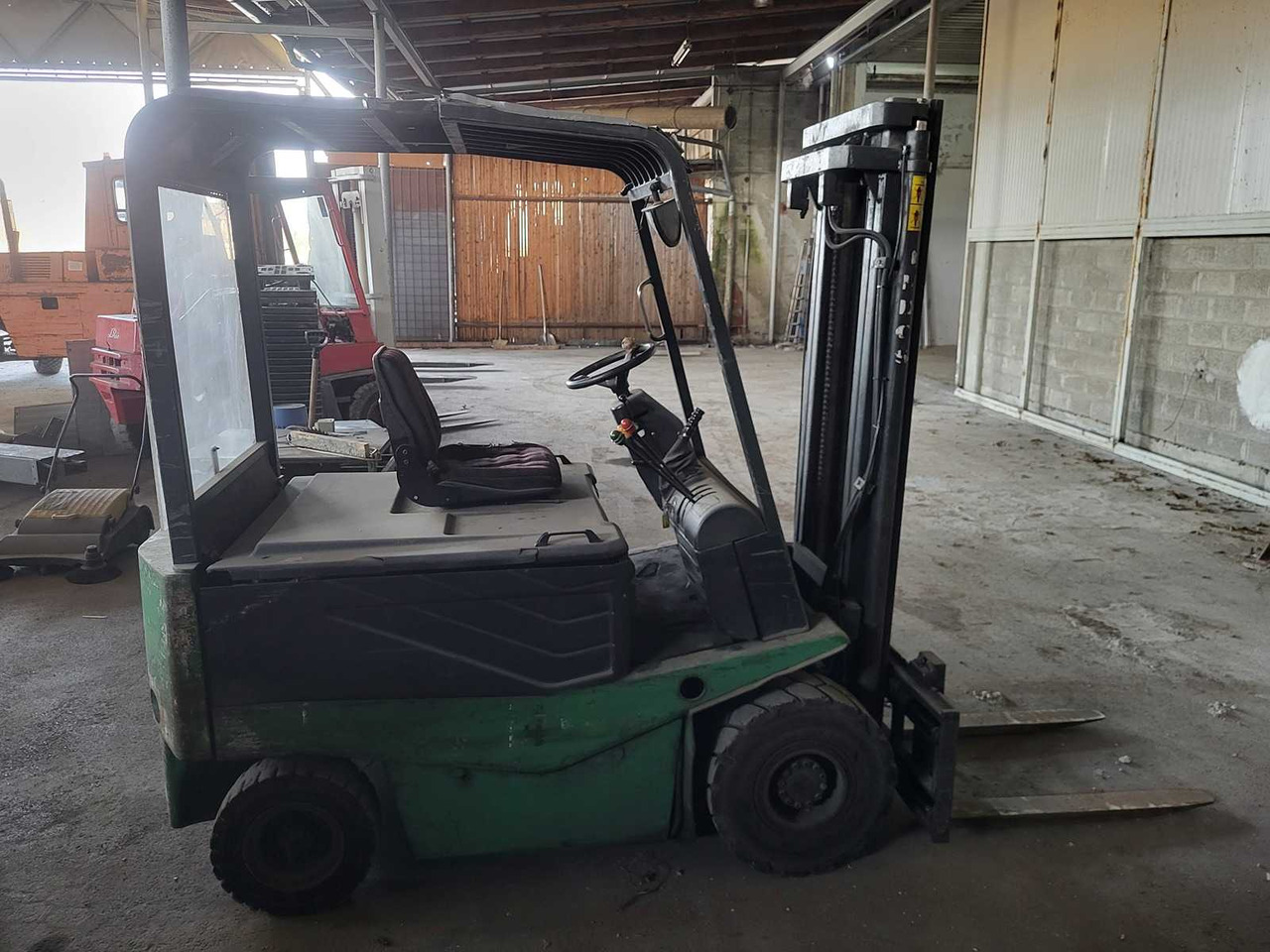 Chariot élévateur INDOS - E25 SX3.3P - FORKLIFT TRUCKS - 1999: photos 12 Chariot élévateur INDOS - E25 SX3.3P - FORKLIFT TRUCKS - 1999: photos 12