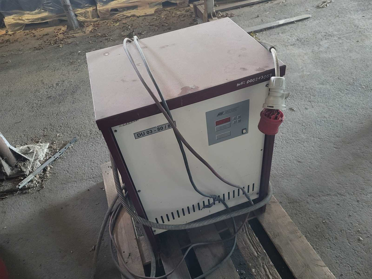 Chariot élévateur INDOS - E25 SX3.3P - FORKLIFT TRUCKS - 1999: photos 11 Chariot élévateur INDOS - E25 SX3.3P - FORKLIFT TRUCKS - 1999: photos 11