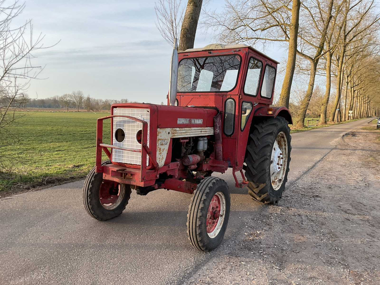 International 353 - Tracteur agricole: photos 1 International 353 - Tracteur agricole: photos 1